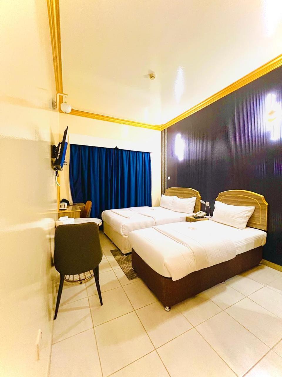Galaxy Star Hotel Дубай Екстериор снимка