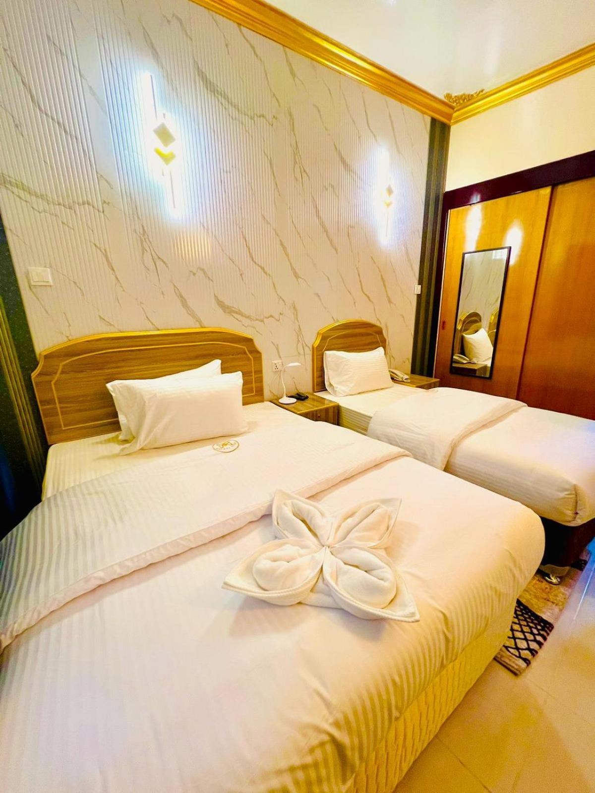 Galaxy Star Hotel Дубай Екстериор снимка