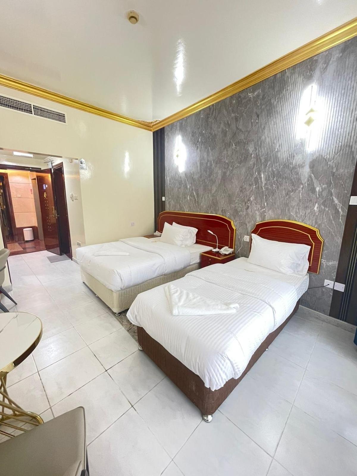 Galaxy Star Hotel Дубай Екстериор снимка